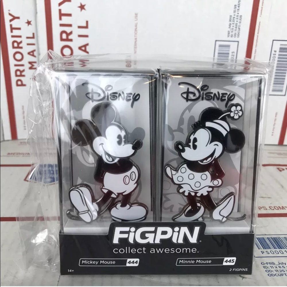 FiGPiN Mickey & Minnie Mouse 2-Pack (#444 & #445)